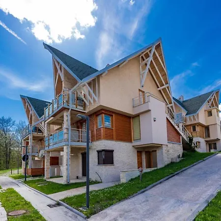 Zova Raj Apartment