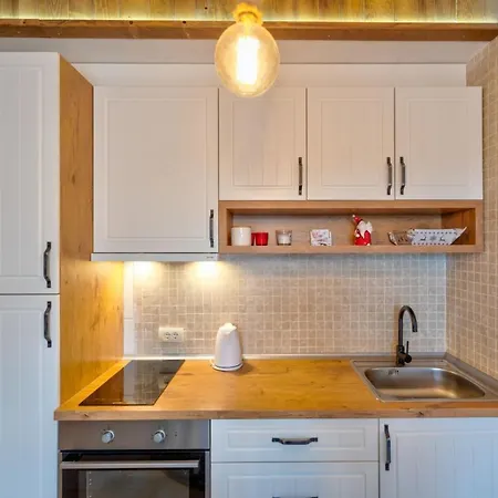 Zova Raj Apartment